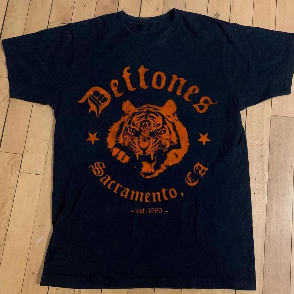 Gildan Men Black T-Shirt, Deftones Sacramento Black T-Shirt
